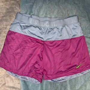 NIKE GYM SHORTS SIZE M blue/pink